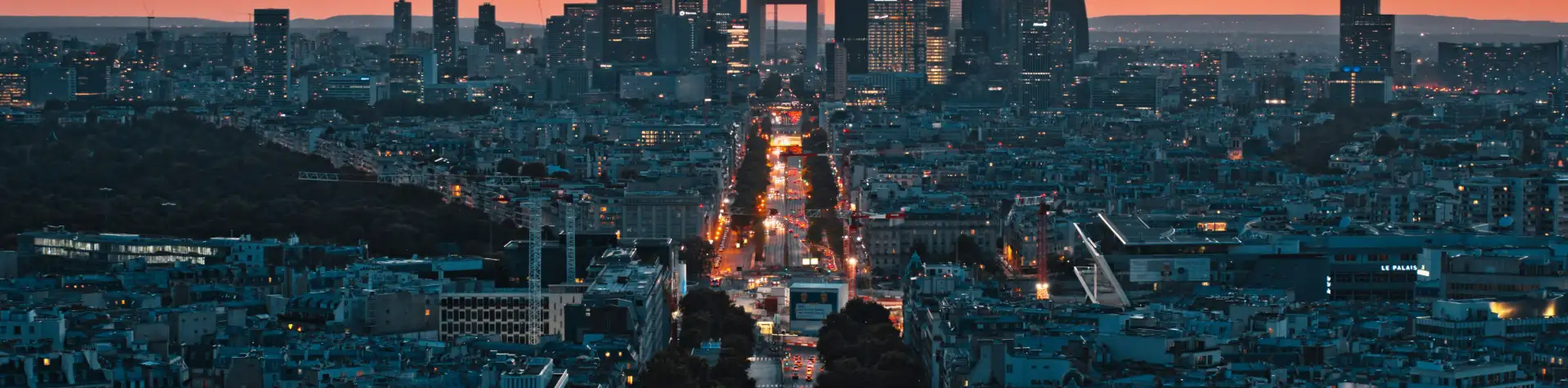 La Defense – moderni stiklo karalystė Paryžiuje