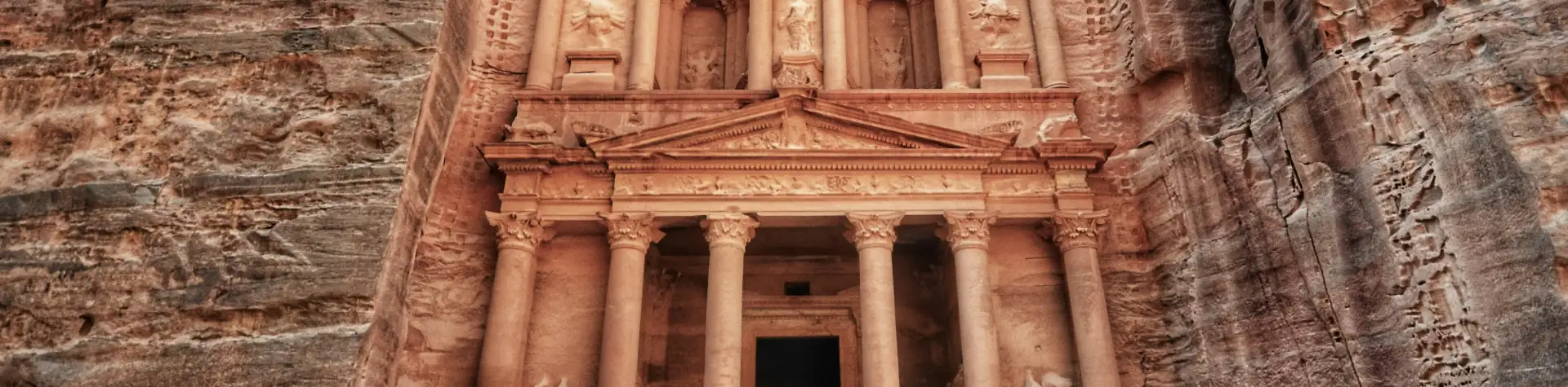 Raudonoji dykumų rožė: Petra