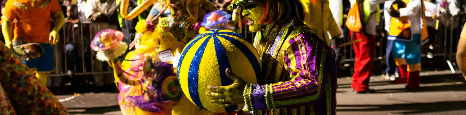 Naujieji metai Bahamų salose: spalvingasis Junkanoo festivalis