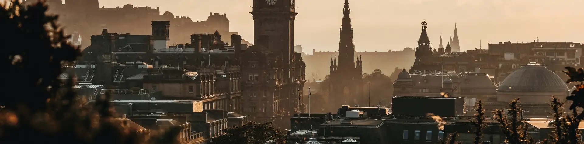Edinburgas: poezijos miestas, kuriame būtinas skėtis