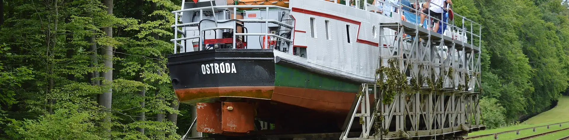 Mozūrijos įžymybė: laivu per žolę