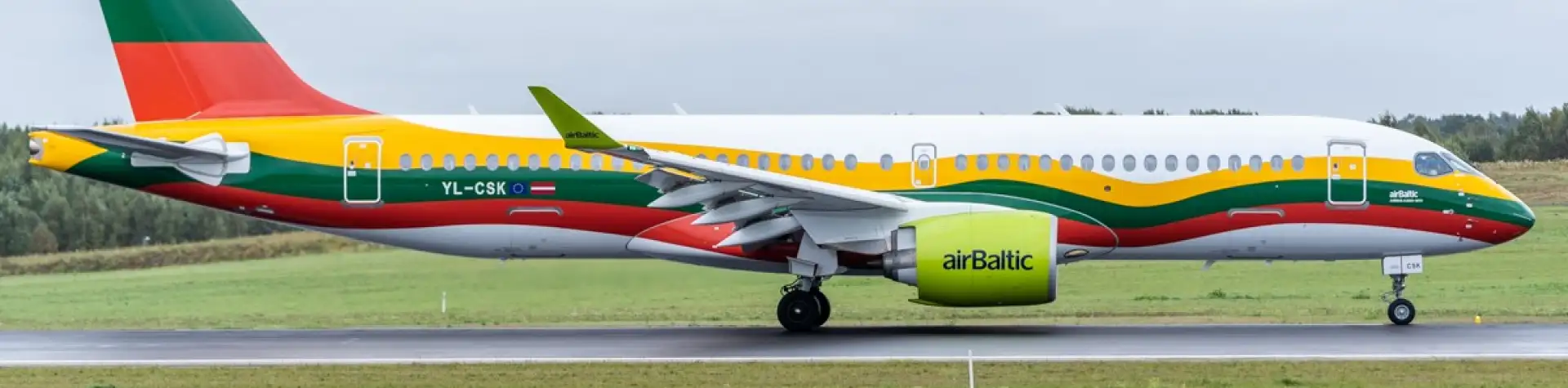 Oro linijų kompanija „airBaltic“ pristatė ypatingo dizaino lėktuvą!