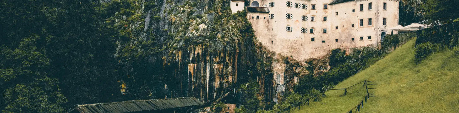 Predjamos pilis – vietinio „svieto lygintojo“ buveinė Slovėnijoje